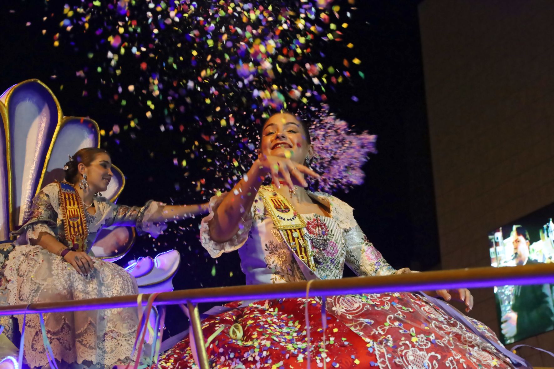 Todas las fotos del colorido desfile de carrozas de la Fira d'Onda