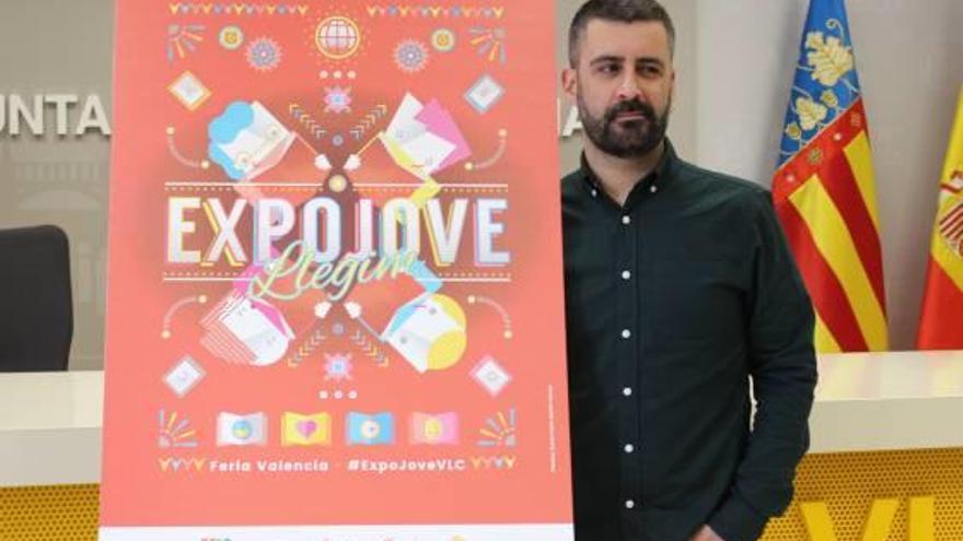 Pere Fuset, con el cartel de Expojove.