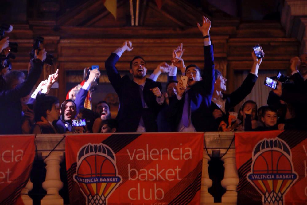 Celebración del triunfo en la Eurocup del Valencia Basket en València