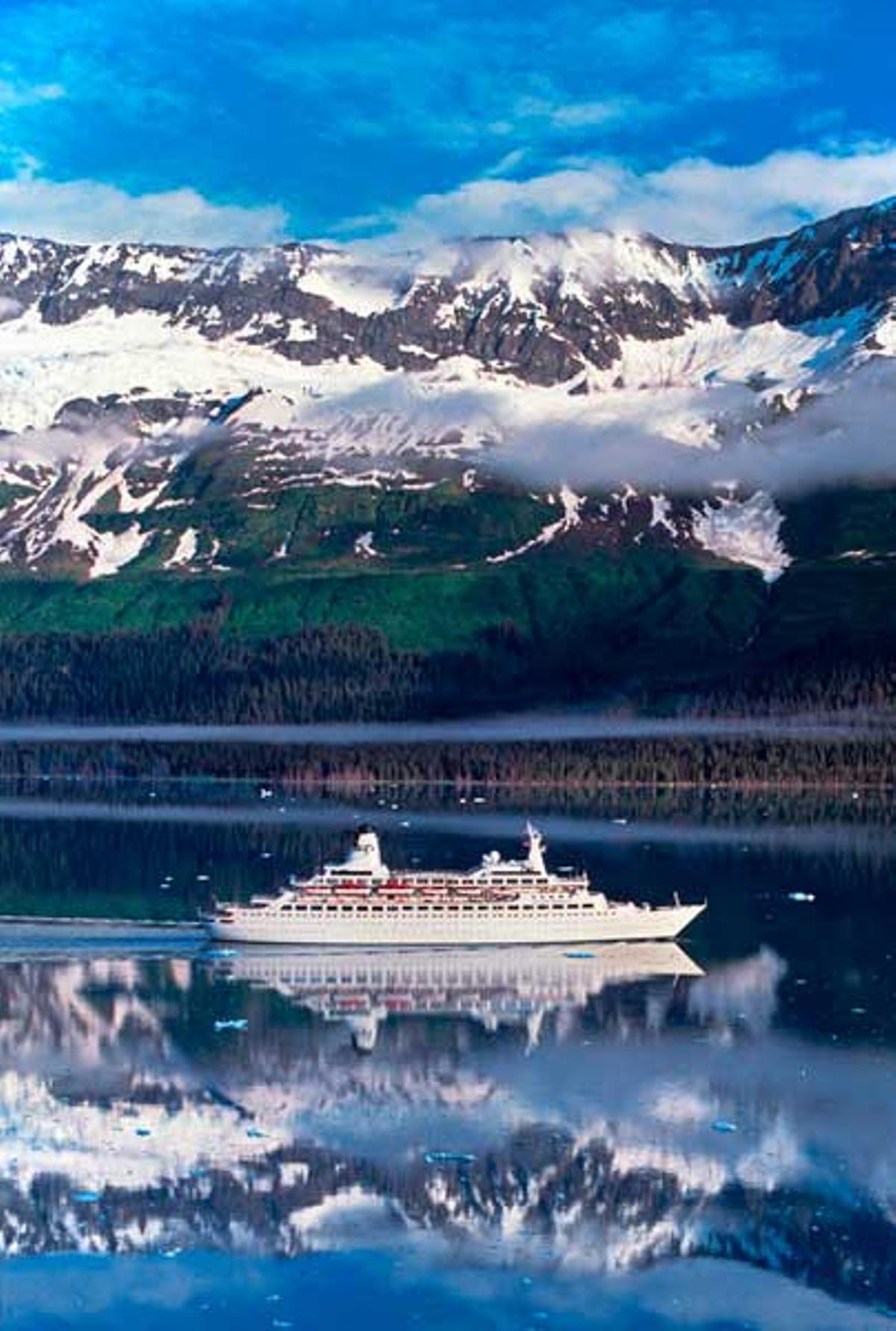 Fiordo College en el estrecho Prince William Sound, en Alaska. Fiordo College en el estrecho Prince William Sound, en Alaska.