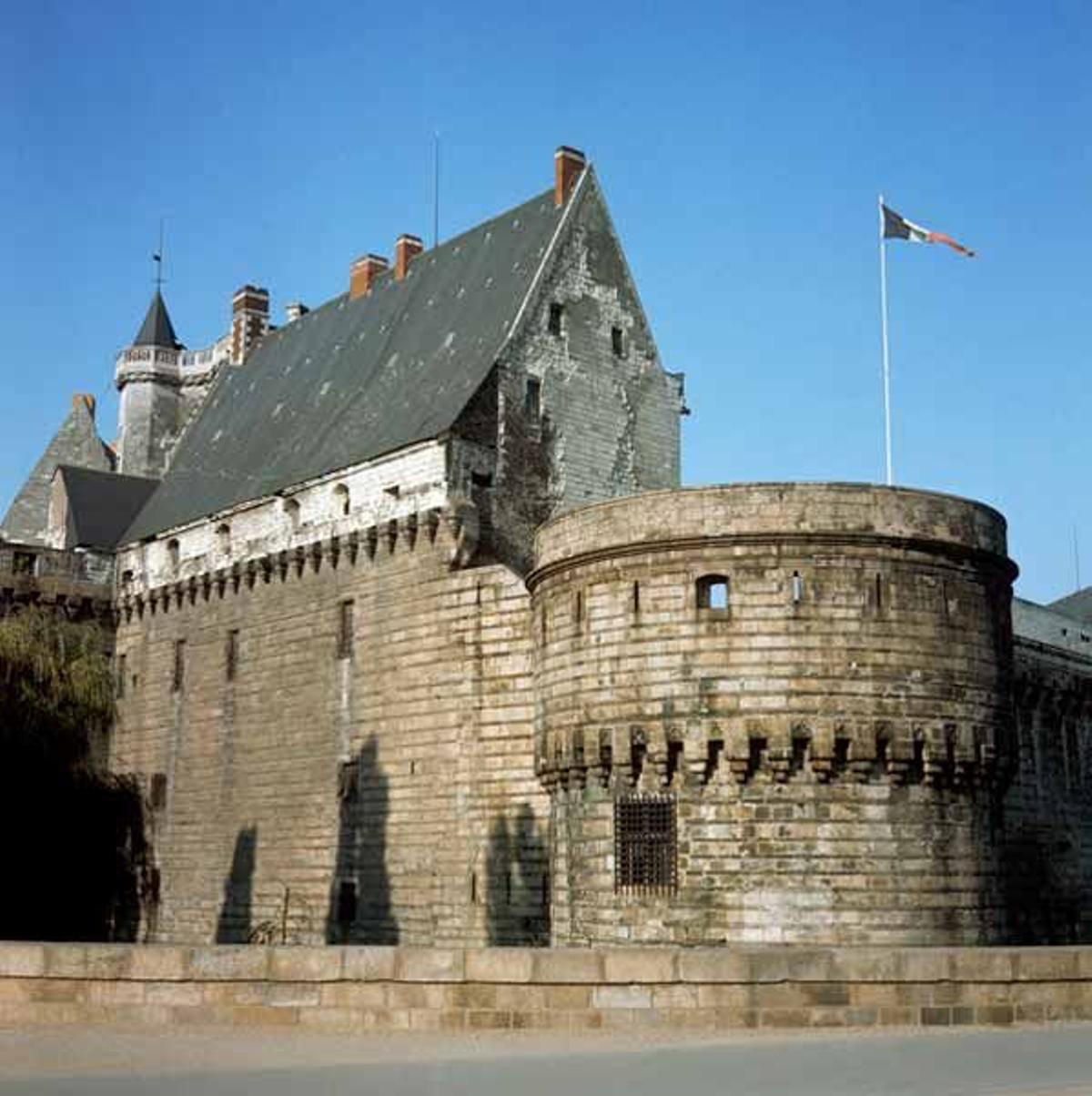 Puerto de la Torre del cateau de los Duques de Bretaña, en Nantes.