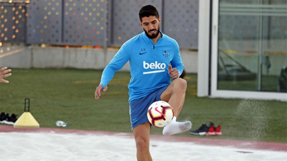 Luis Suárez realizó trabajo específico en el primer entrenamiento de la semana