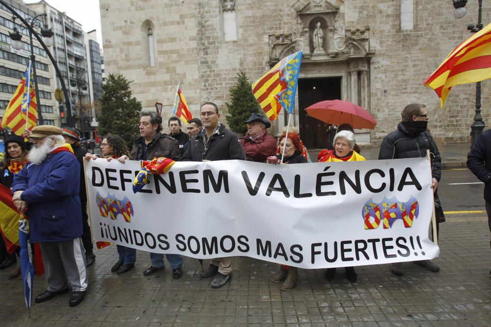 Concentración de entidades derechistas en València