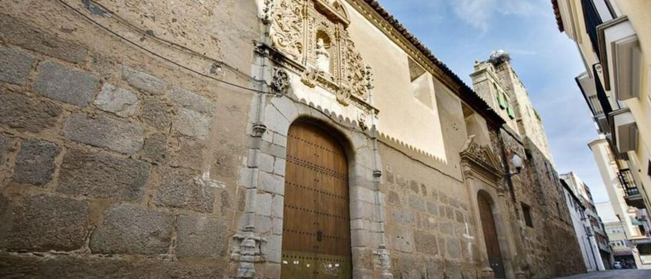 Fachada del convento de las Concepcionistas de Mérida.