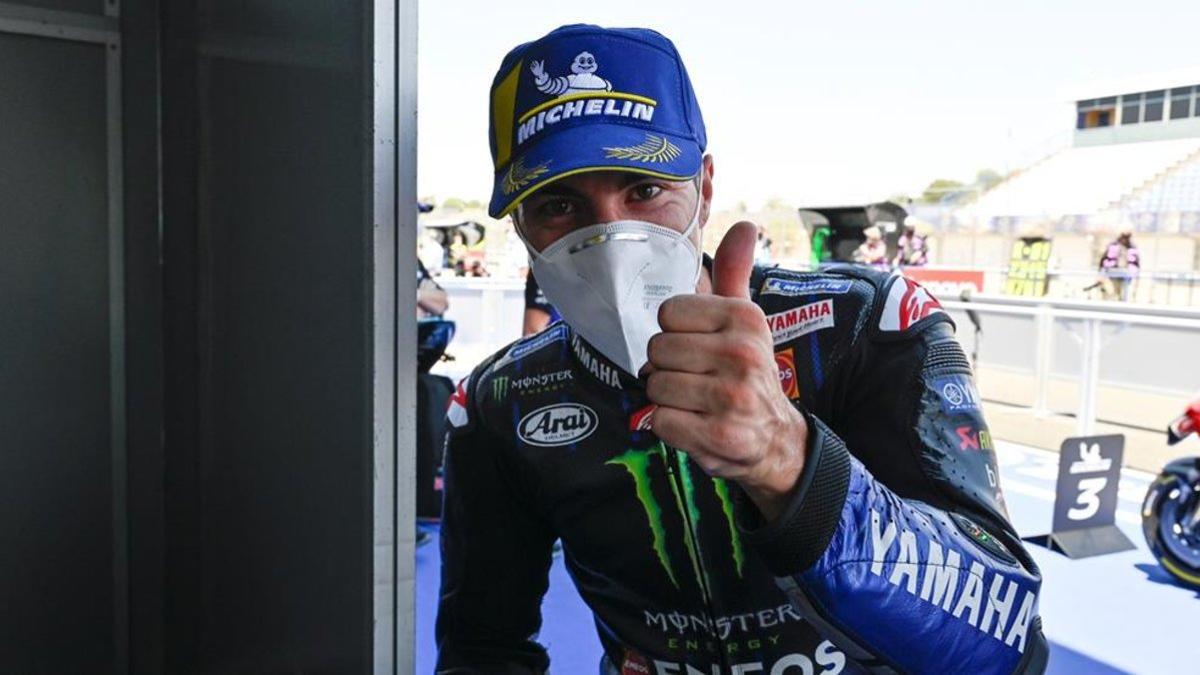 Viñales celebrando su resultado en el parque cerrado