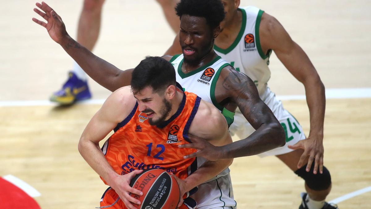 Partido de Euroliga entre el Valencia Basket y el Zalguiris Kaunas de la temporada 2020/21, con Kalinic de 'taronja'