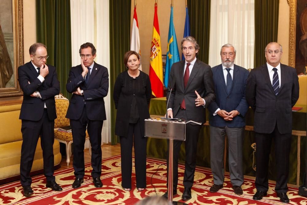 Visita a Gijón del Ministro de Fomento. Íñigo de la Serna