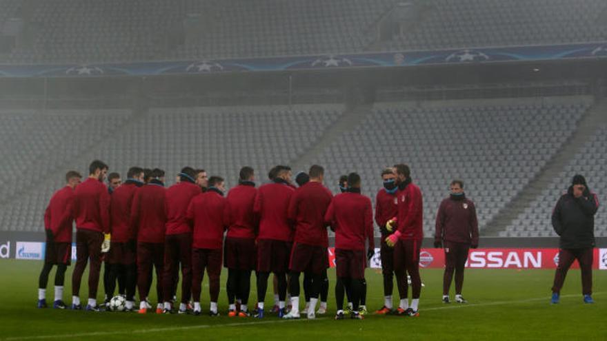 El Atlético toma contacto con el césped del Allianz Arena