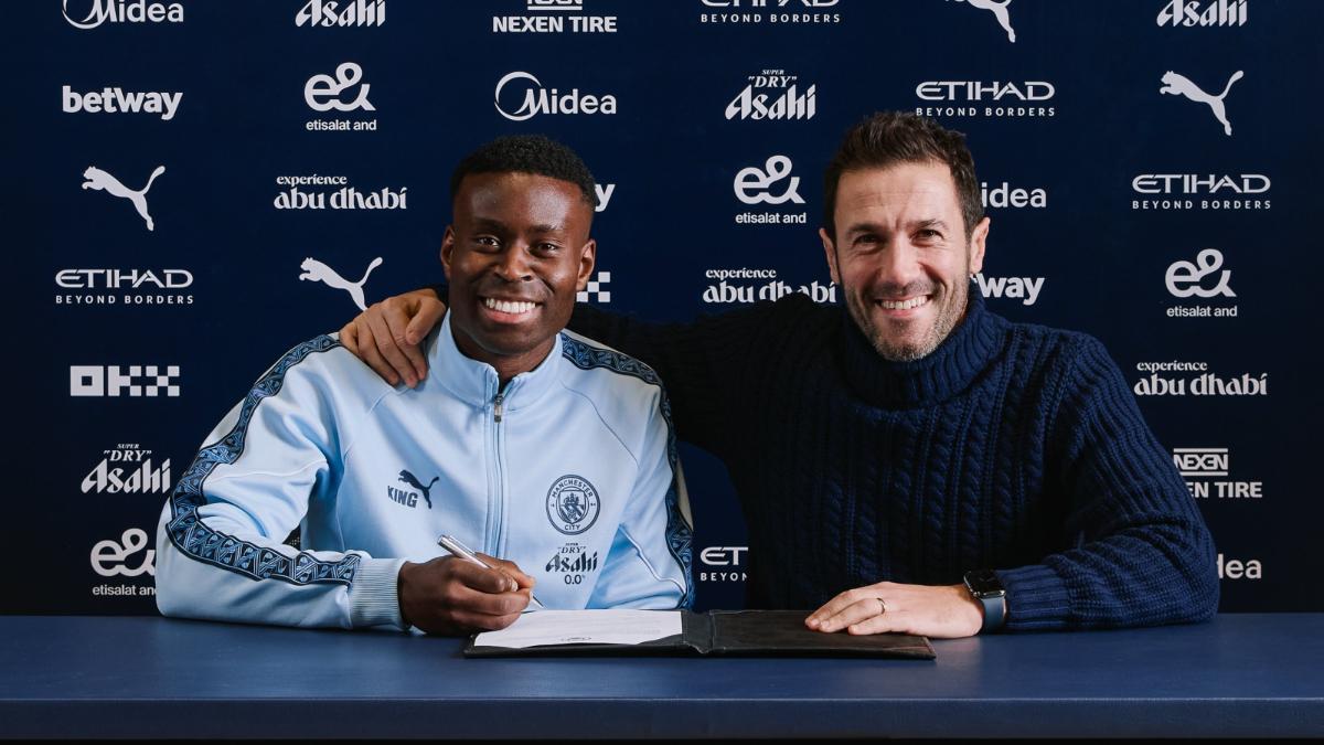 Marc Guéhi, en su presentación con el Manchester City