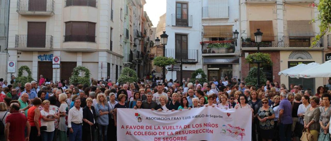 Concentración a favor que los menores trasladados volvieran al Centro de la Resurrección de Segorbe.