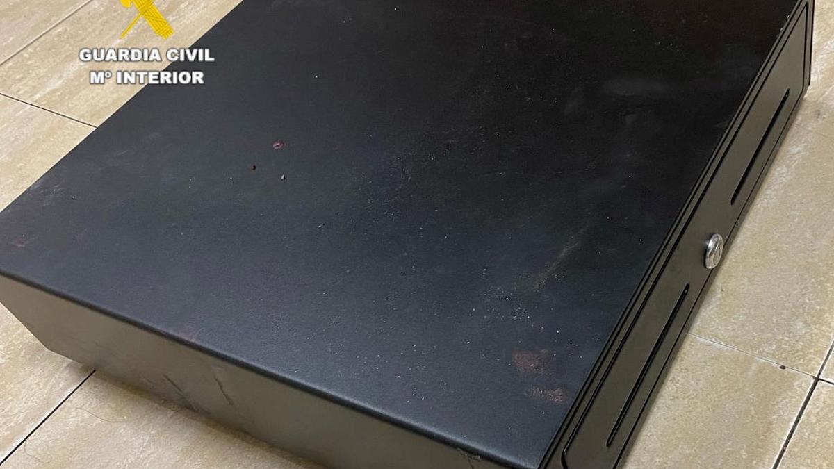 Caja registradora robada presuntamente por el ahora detenido.