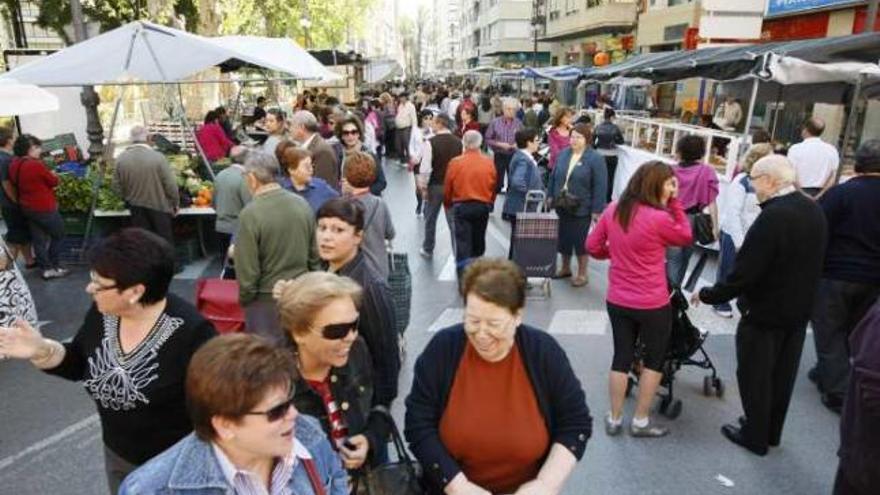 Éxito en la inauguración del nuevo mercadillo