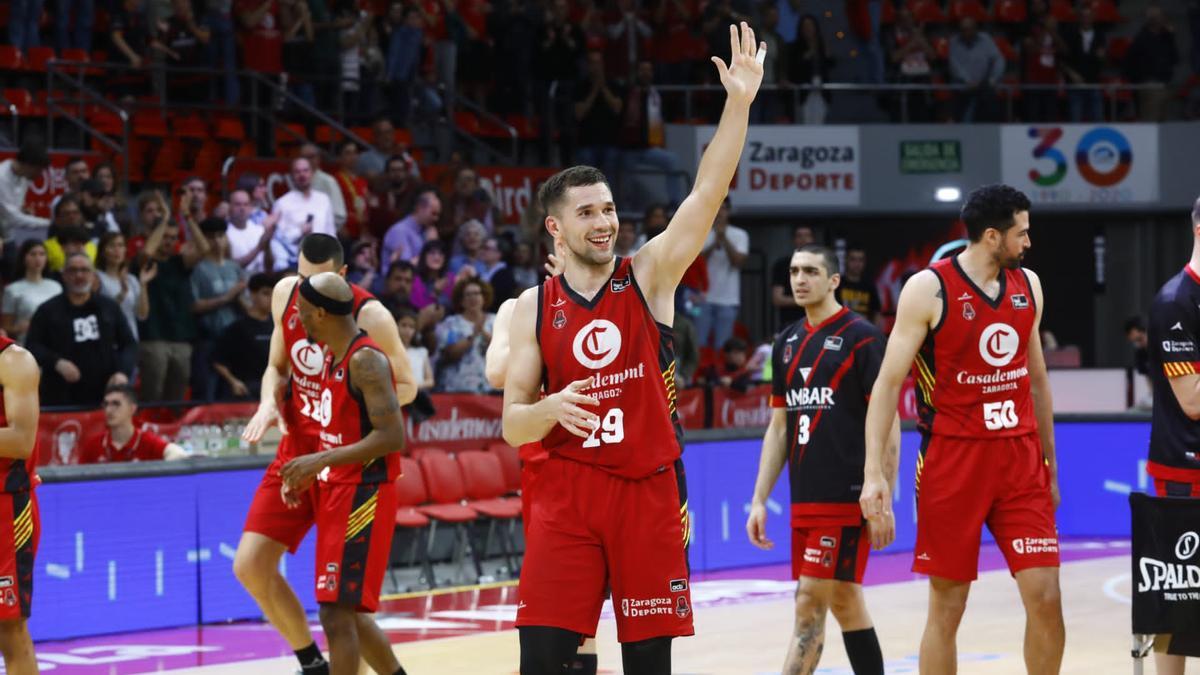 Sulejmanovic saluda al público tras el partido.