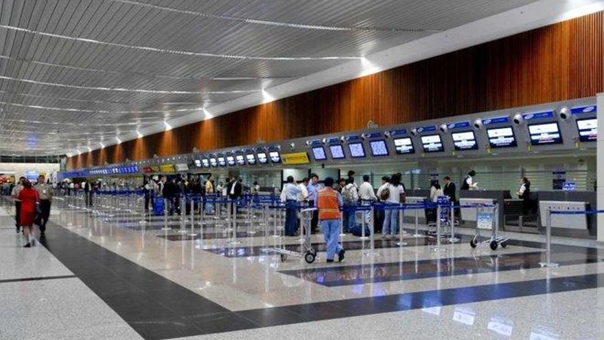 Ecuador prepara la aplicación de controles biométricos en aeropuertos