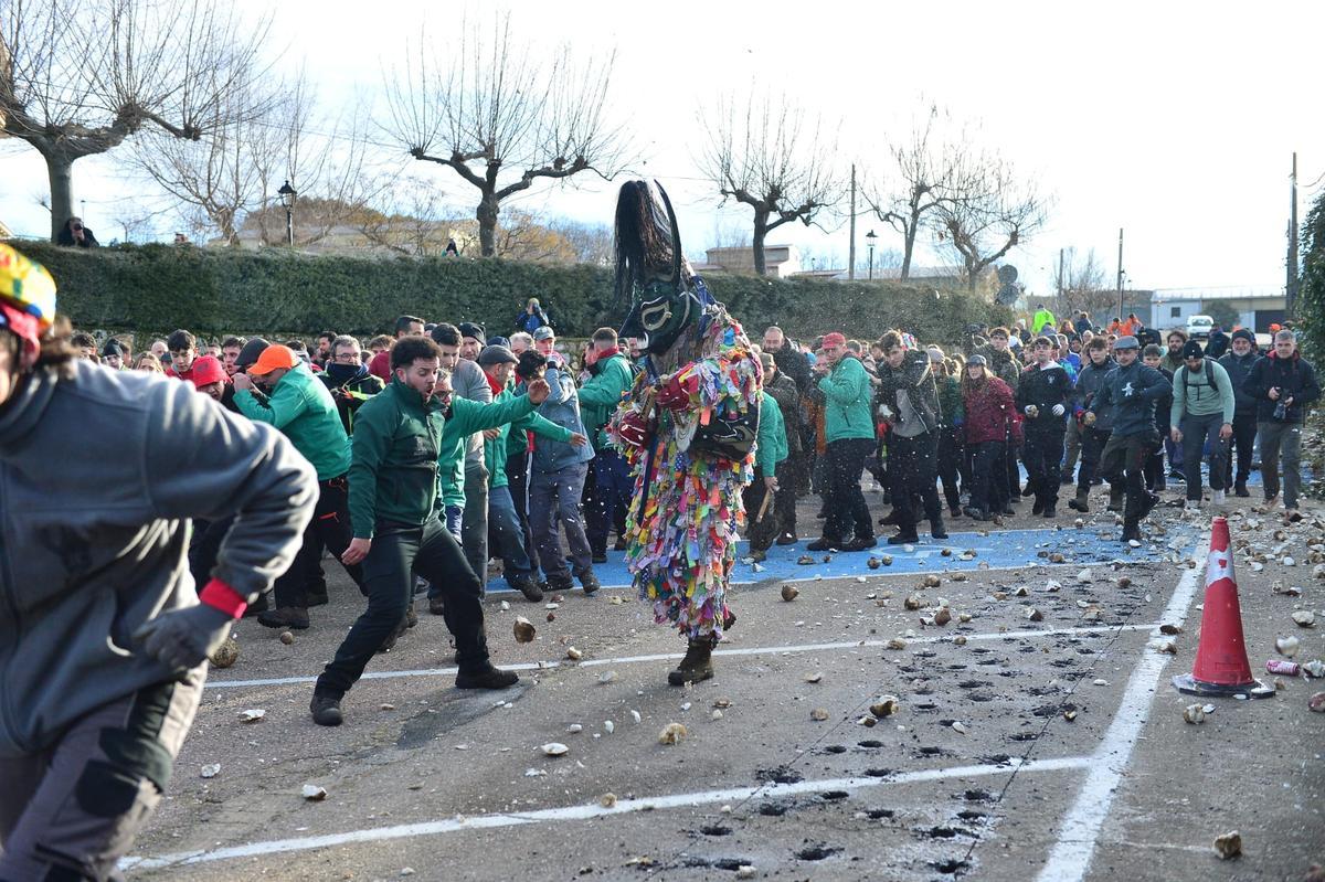 Fotogalería | Lluvia de nabos en Piornal para el Jarramplas