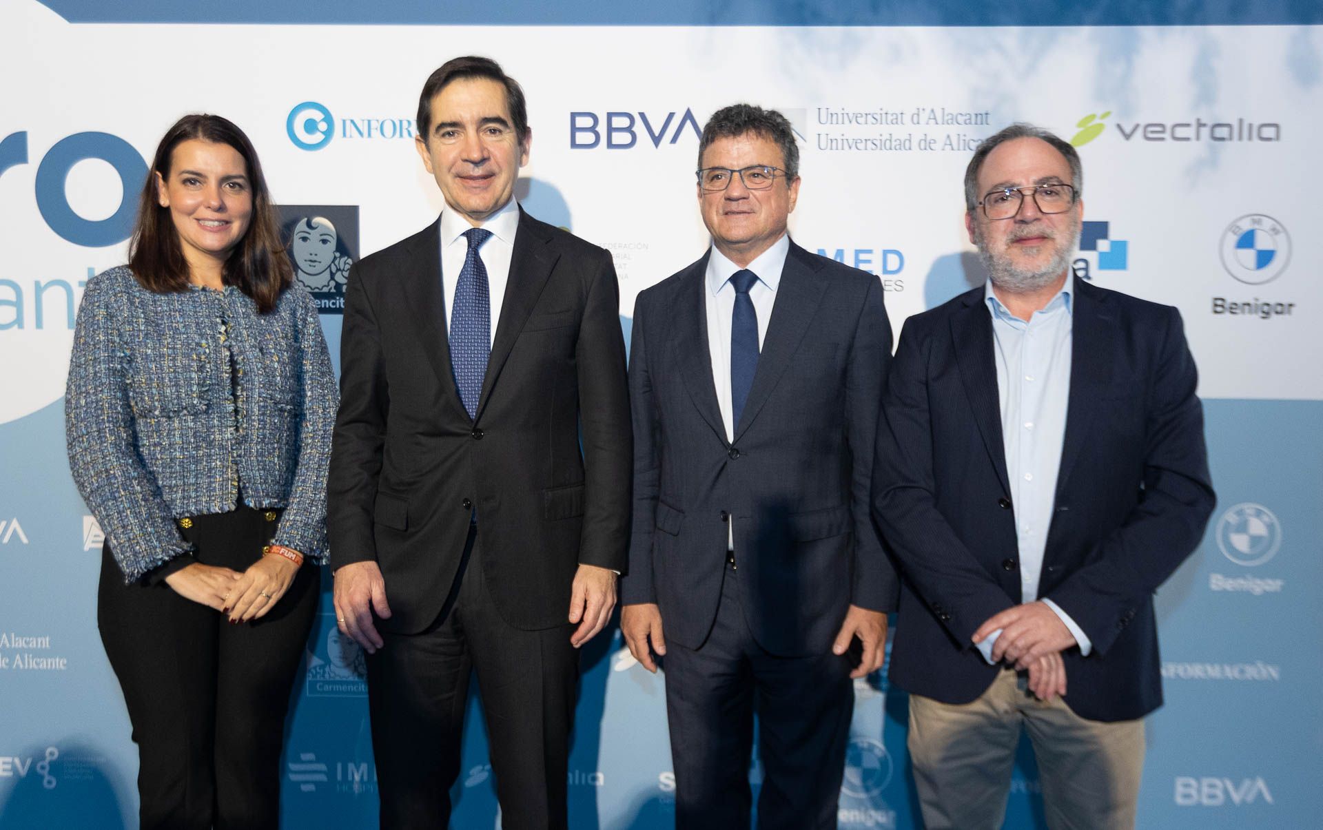 Las imágenes del Foro Alicante INFORMACION con el presidente del BBVA Carlos Torres Vila