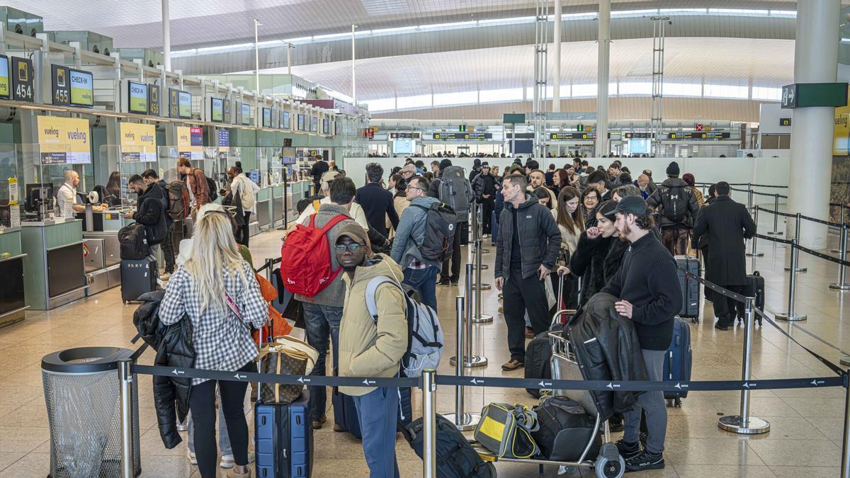Els aeroports espanyols sumen 67 milions de turistes fins al juliol.