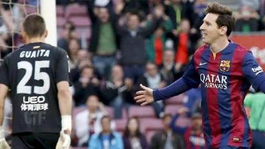 Messi, just després 
de marcar el seu primer gol, de penal.