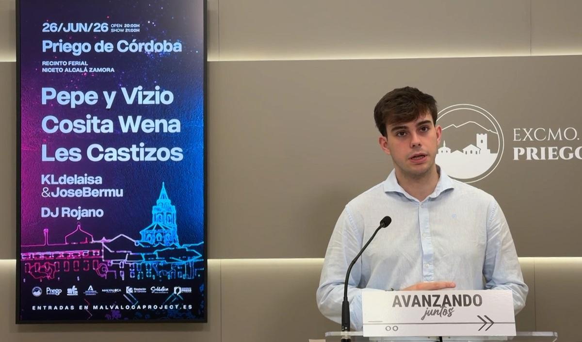 El concejal de Juventud del Consistorio prieguense, Jorge González, durante la presentación del Concierto Joven 2026.