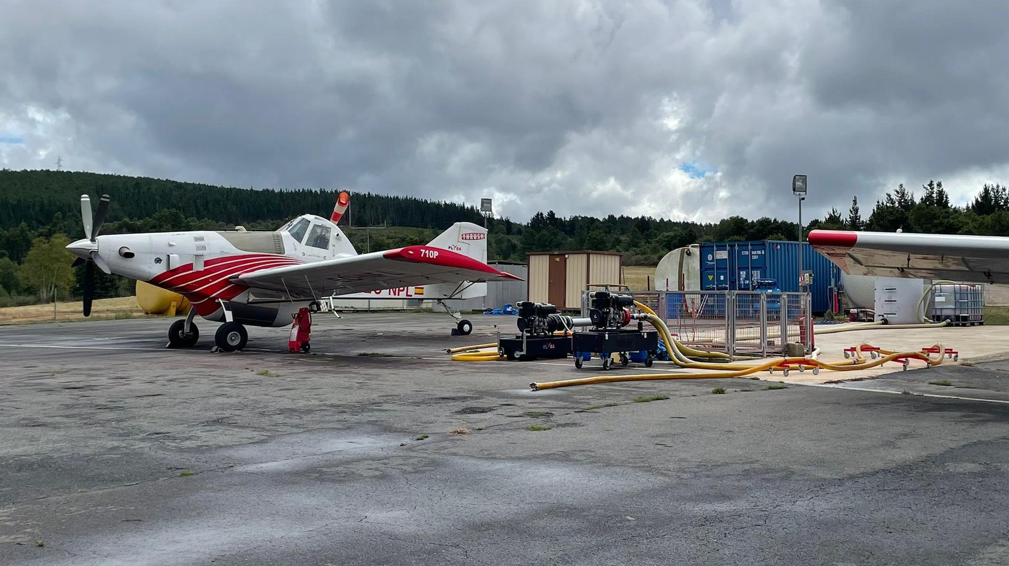 Así preparan los aviones de extinción en la base de Plysa en Doade