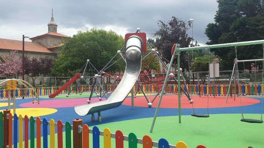 El parque infantil del parque Eguren con los nuevos juegos.  // S.A.