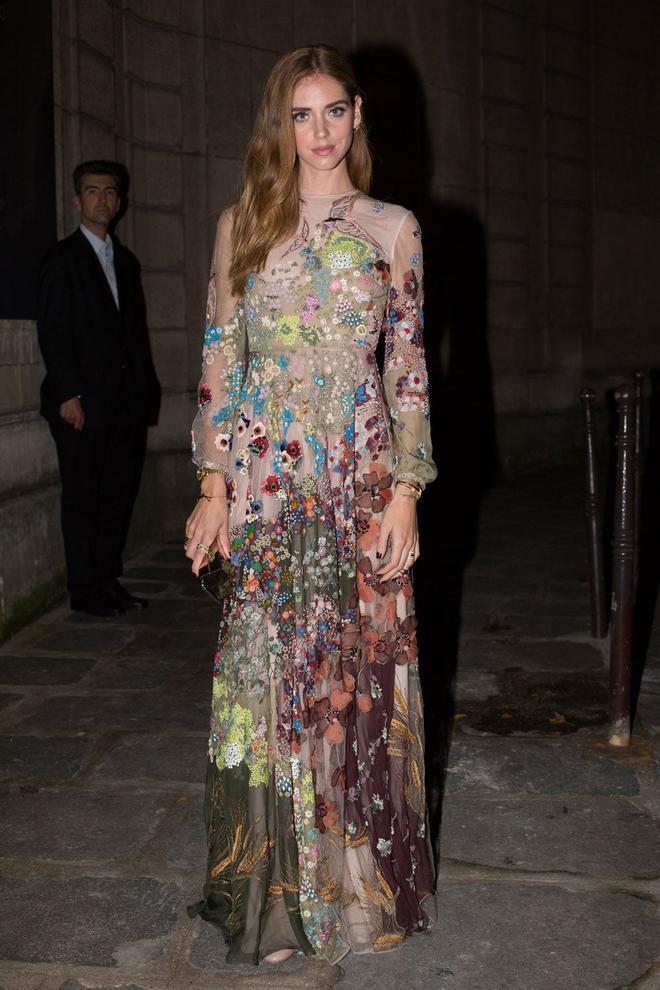 Chiara Ferragni con un vestido bordado de Valentino