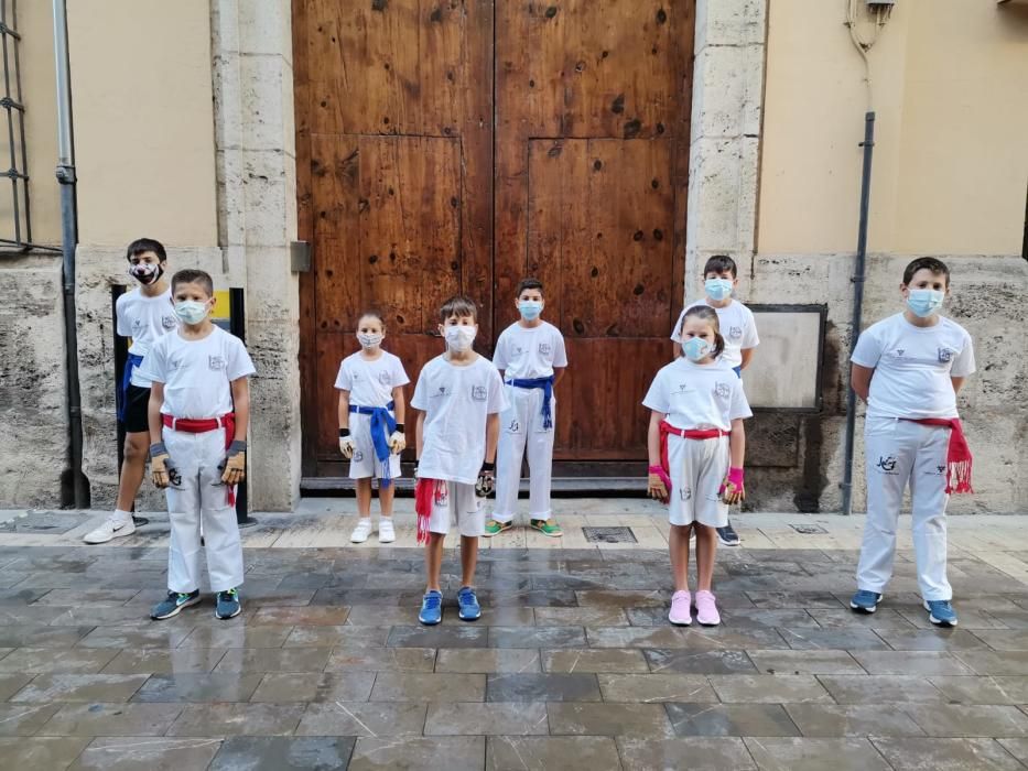 Las fallas infantiles recuperan la pilota valenciana en la calle del ayuntamiento