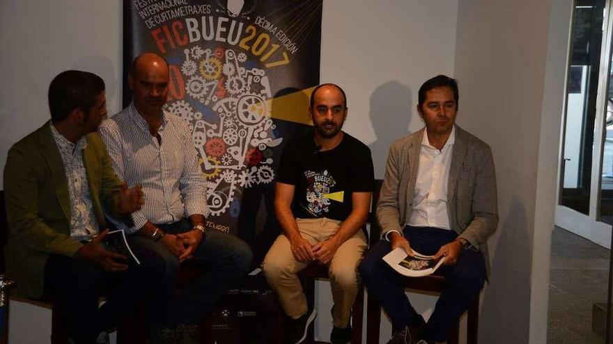 Xosé Leal, Félix Juncal, Manuel Pena y Jacobo Sutil en la presentación del FIC Bueu. // Gonzalo Núñez