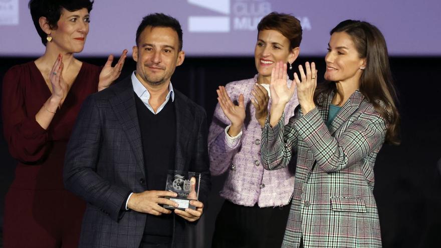 La reina Letizia y Alejandro Amenábar, con
Elma Saiz y María Chivite, ayer, en Tudela.  |  Jesús Diges / Efe