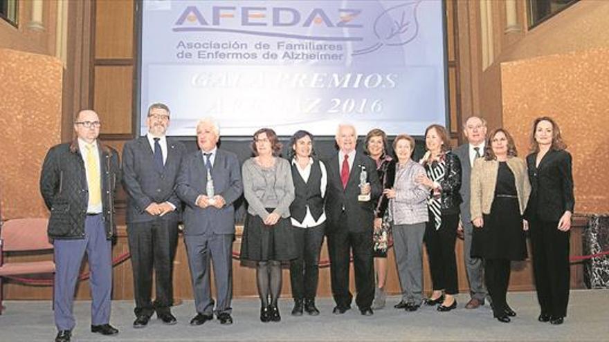 Familiares de enfermos de alzhéimer premian al Justicia y a los mayores