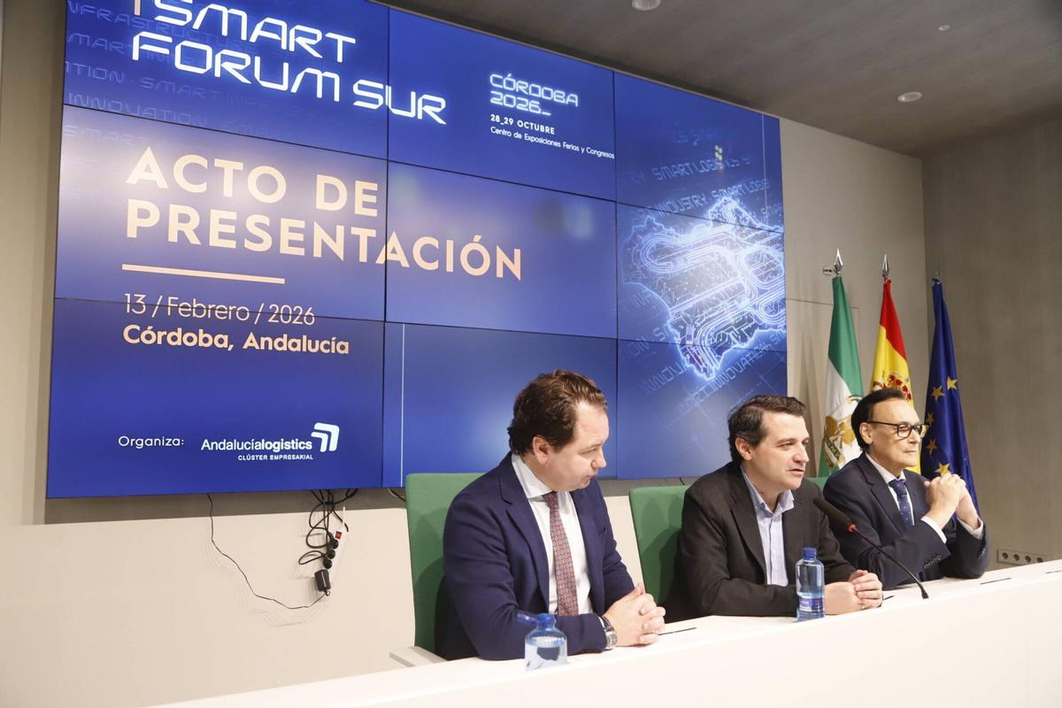 A.J.González Córdoba El Clúster Empresarial Andalucía Logistics presenta el I Foro Smart Fórum Sur, que se celebrará en Córdoba los días 28 y 29 de octubre de 2026 en el Centro de Exposiciones, Ferias y Congresos. El acto de presentación estará presidido por Miguel Ángel Tamarit Almagro, Presidente del Clúster Empresarial Andalucía Logistics, -José Mª Bellido Roche. Alcalde de Córdoba. -Miguel Ángel Tamarit Almagro. Presidente del Clúster Empresarial Andalucía Logistics. -José Carlos Gómez Villamandos. Consejero de Universidad, Investigación e Innovación