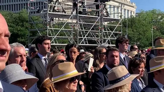 Victoria Federica y los hijos de la infanta Cristina asisten a la misa del papa en Cibeles