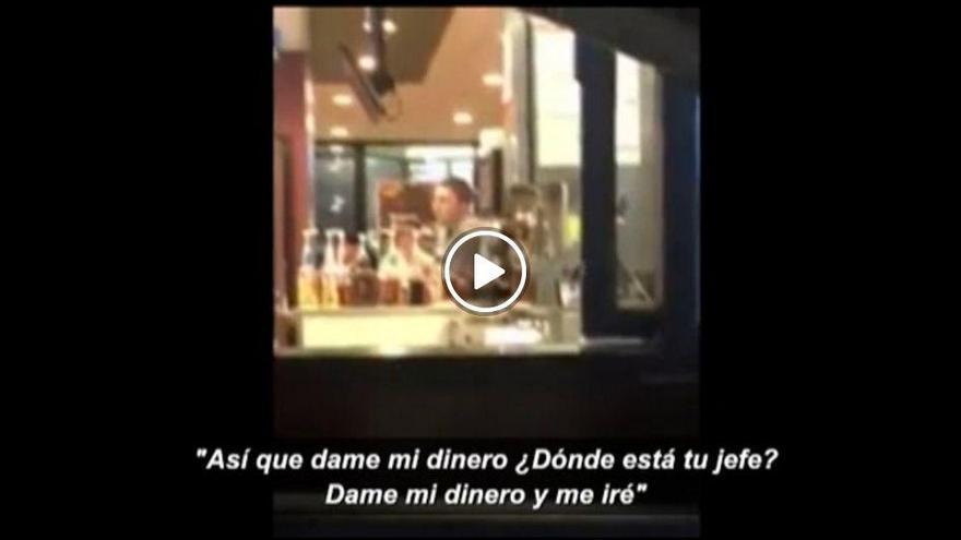 Violenta pelea por una hamburguesa en un restaurante de comida rápida