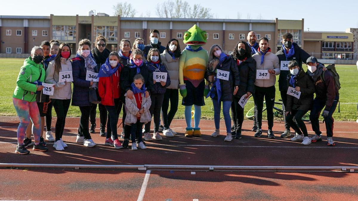 Un momento de la marcha solidaria, en la Ciudad Deportiva de Zamora, este sábado.