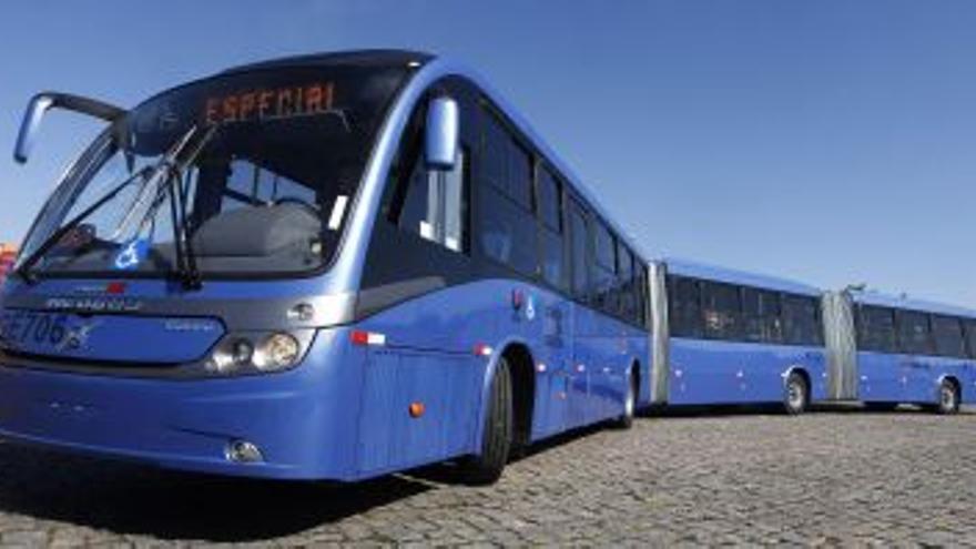 Brasil presenta el mayor bus del mundo