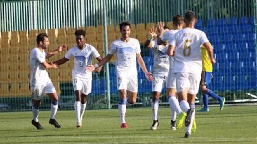 El Marbella FC supero por 0-1 al filial gaditano para seguir en puestos de play off.