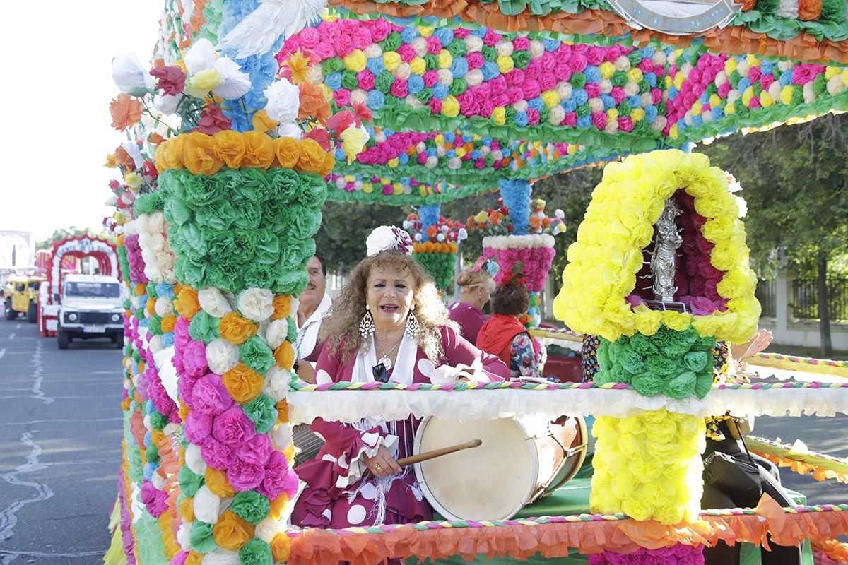 Color y alegría camino del santuario: imágenes de la romería de la Virgen de Linares