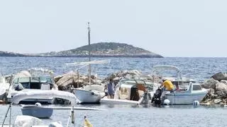 Actuación de emergencia para evitar el hundimiento de una embarcación en Ibiza