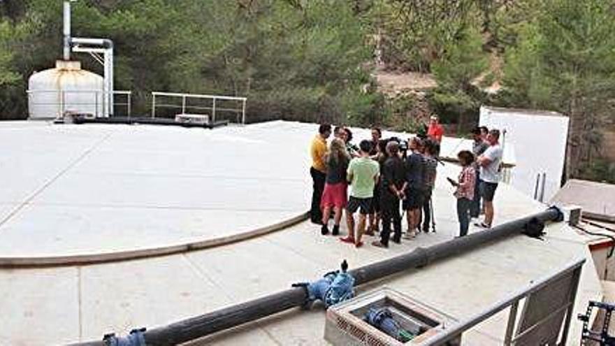 El depósito de agua de ses Eres, el que distribuye el agua de ses Coves Fosques hacia Sant Jordi y Can Fita.