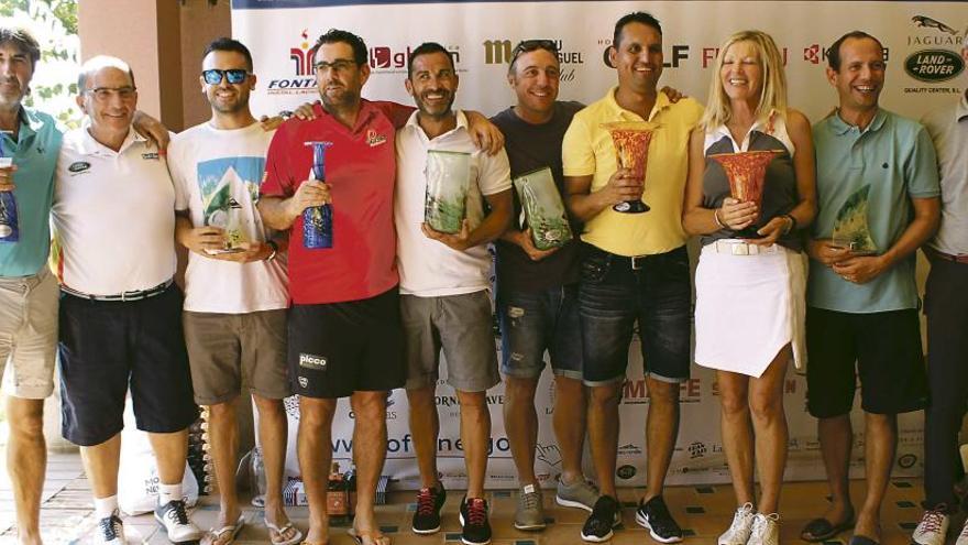 Imagen de los ganadores en las diferentes categorías después de dos intensas jornadas en el VIII Torneo Soft Line celebrado en el Golf Park Mallorca Puntiró.