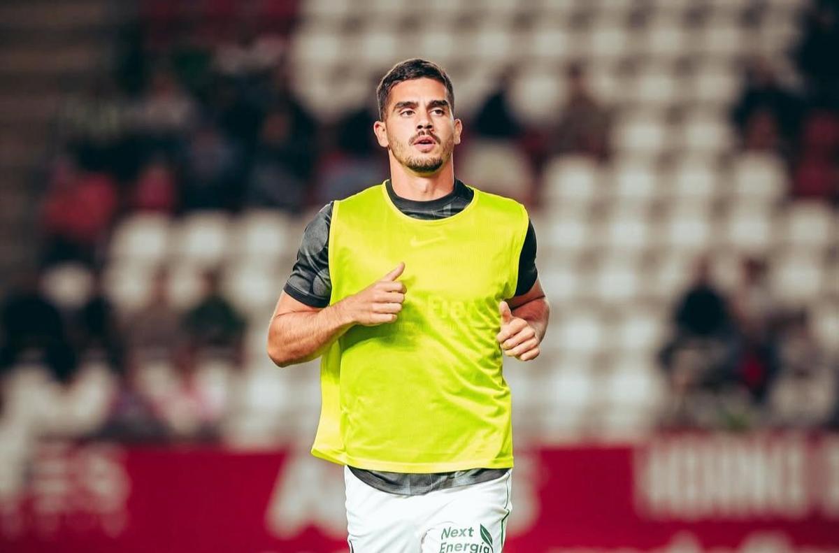André Silva, durante el calentamiento previo al Los Garres-Elche.