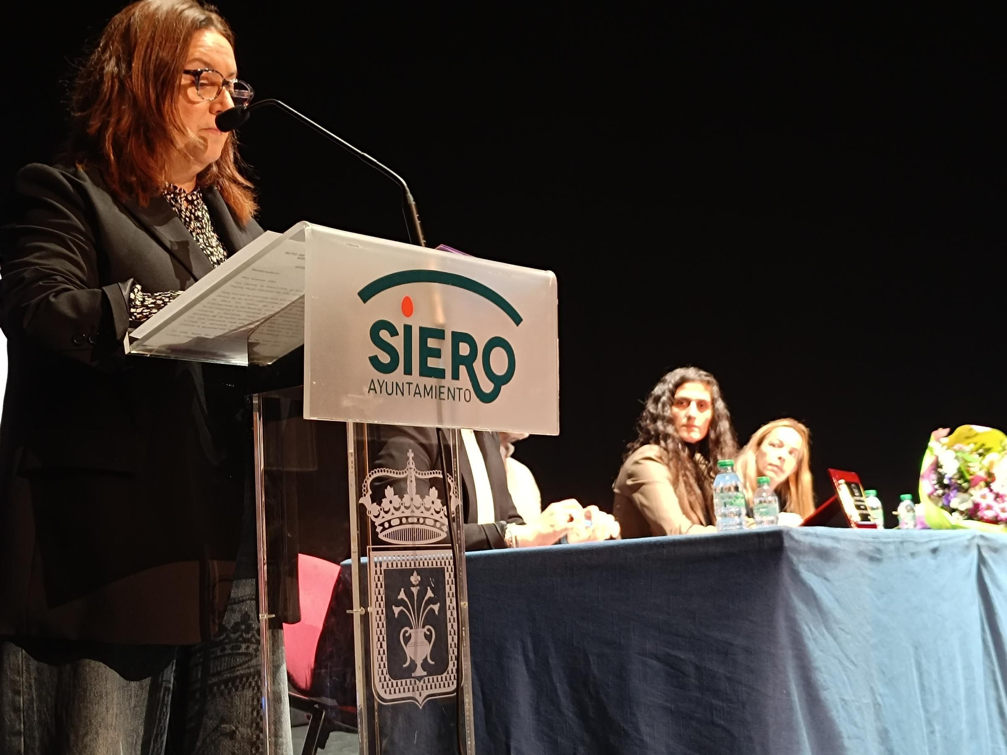 La entrega del Premio Mujer Sierense a Montse Tomé, en imágenes