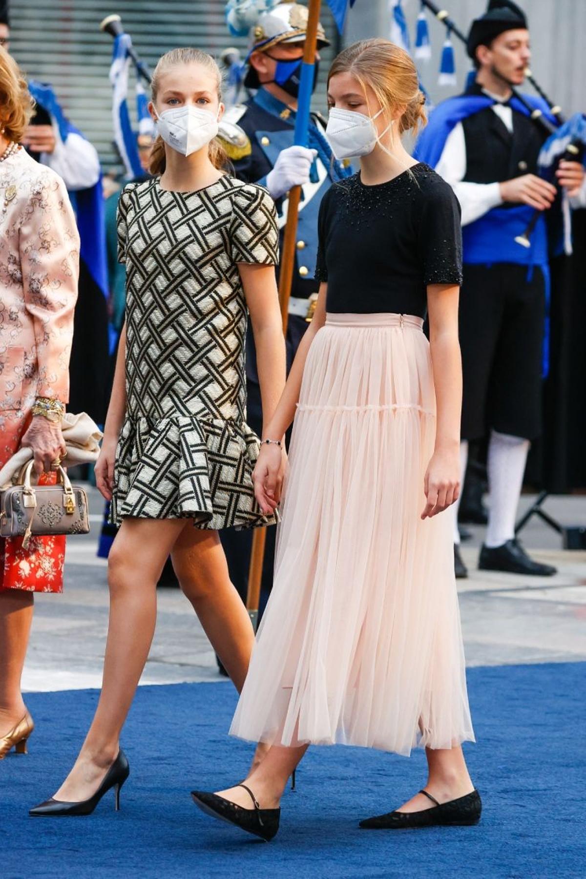 La Princesa Leonor y la Infanta Sofía, con look bailarina, en los Premios Princesa de Asturias 2021