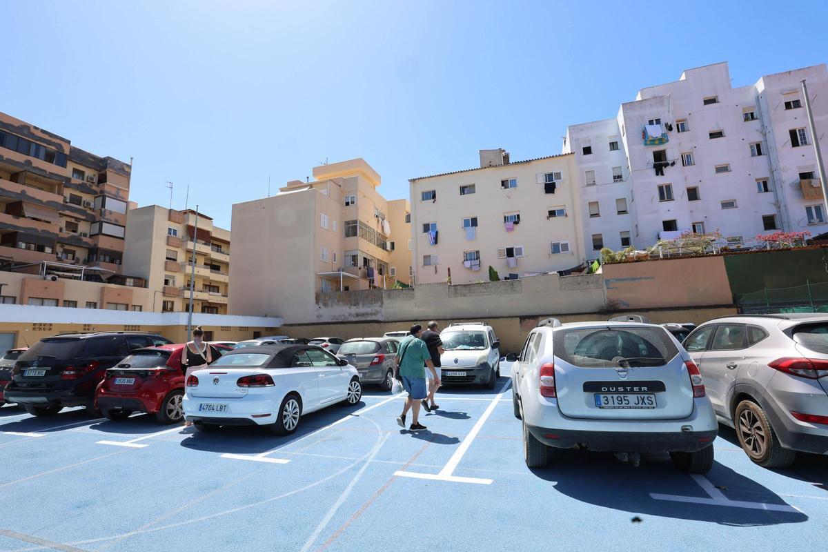 Imágenes del aparcamiento provisional por el cierre del 'parking' del Mercat Nou Imágenes del aparcamiento provisional por el cierre del 'parking' del Mercat Nou