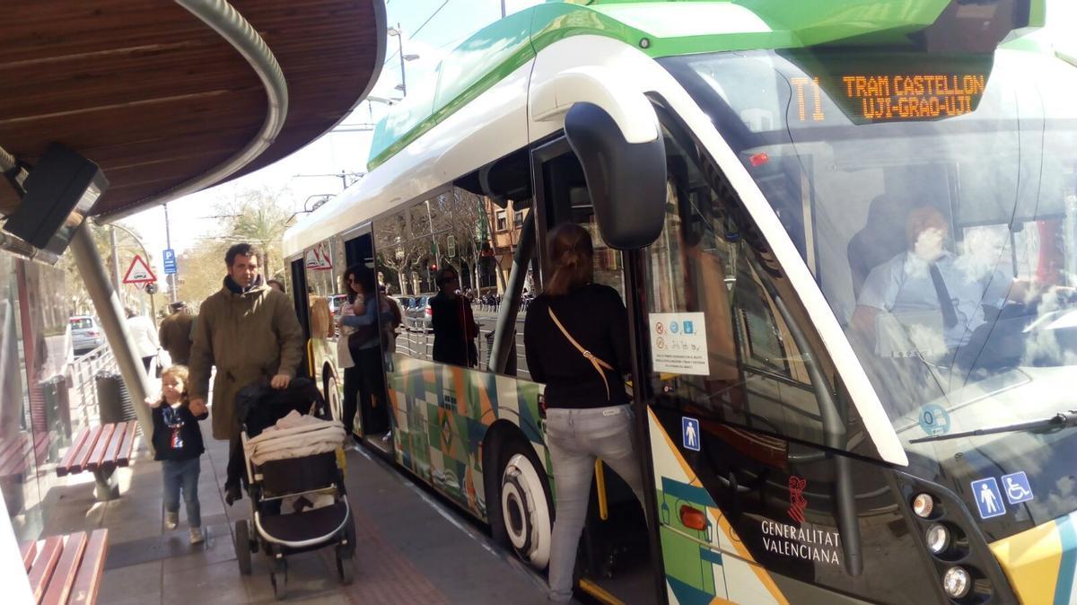 El Consel ha aprobado rebajas que afectan a la tarifa del billete del TRAM.