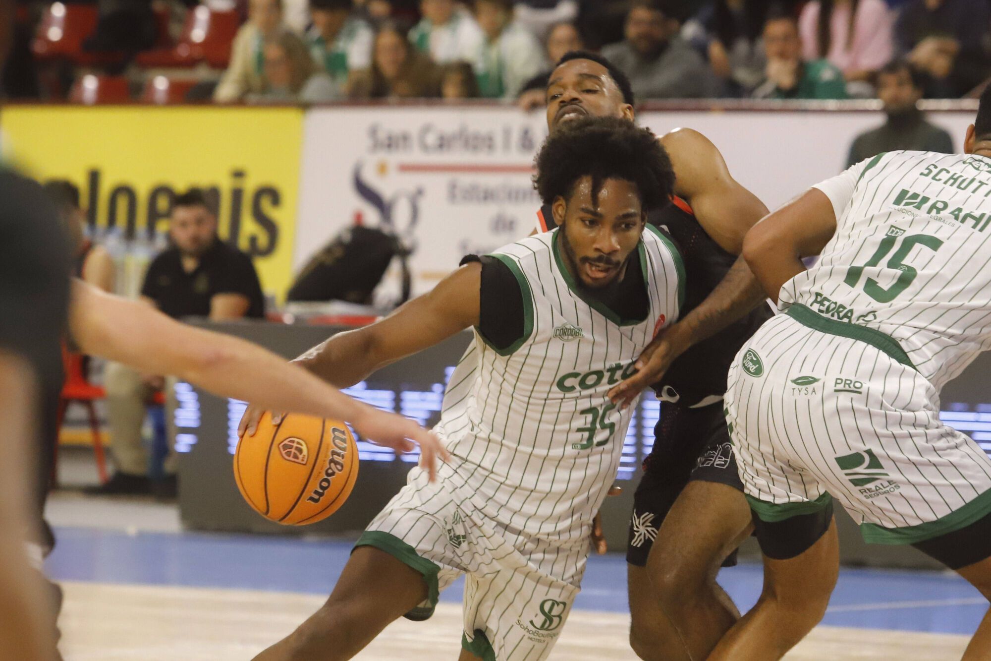El encuentro Coto Córdoba de Baloncesto - Círculo Gijón, en imágenes