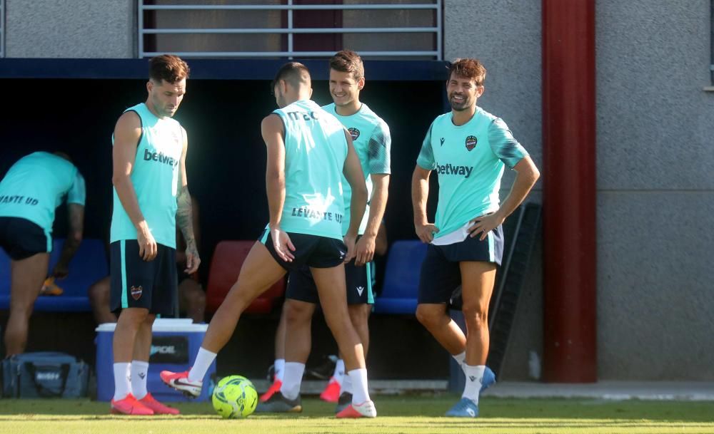 El Levante abre el entrenamiento a los medios