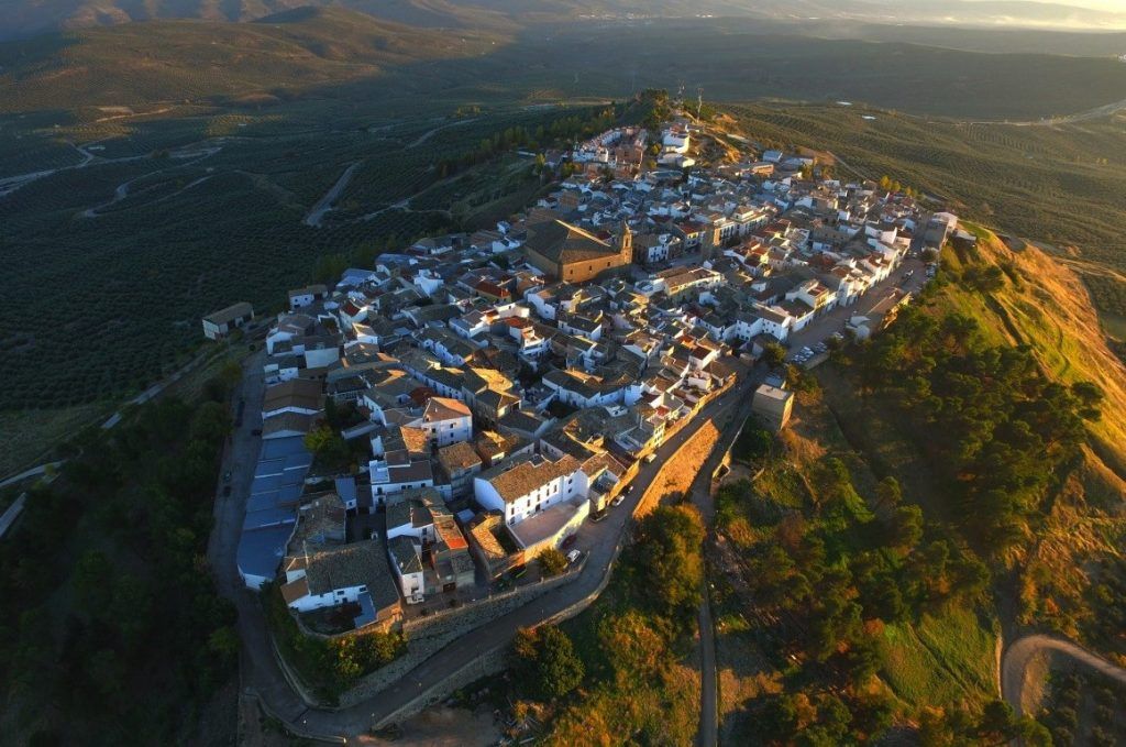 La bella localidad de Iznatoraf desde el aire