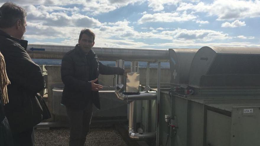 Un instante de la inauguración de la caldera en el campus oriolano de Desamparados