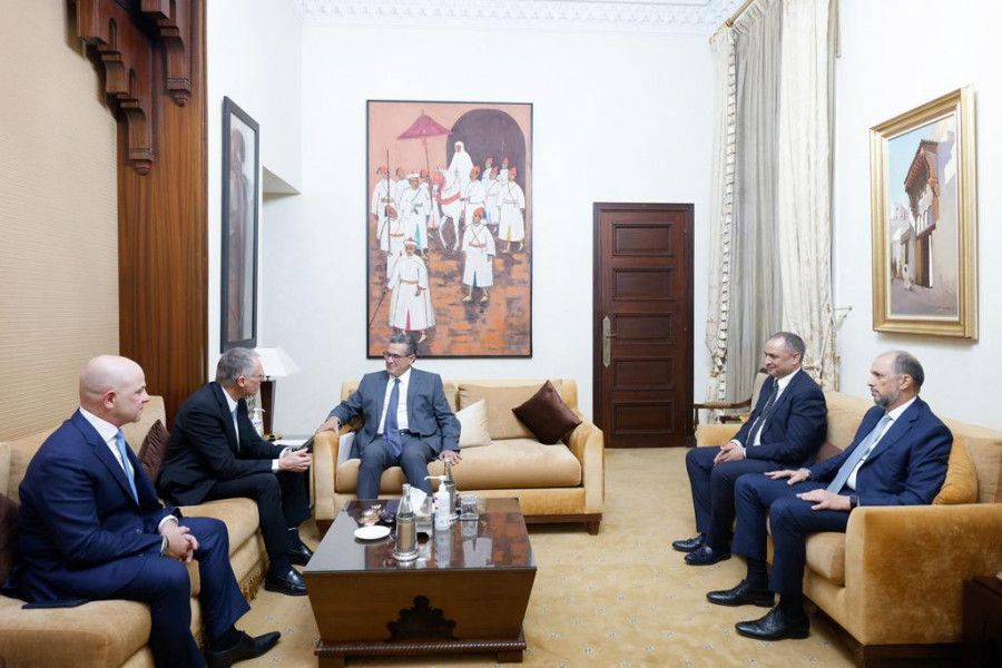 Carlos Tavares en la reunión con el jefe de Gobierno de Marruecos, Aziz Ajanuch.